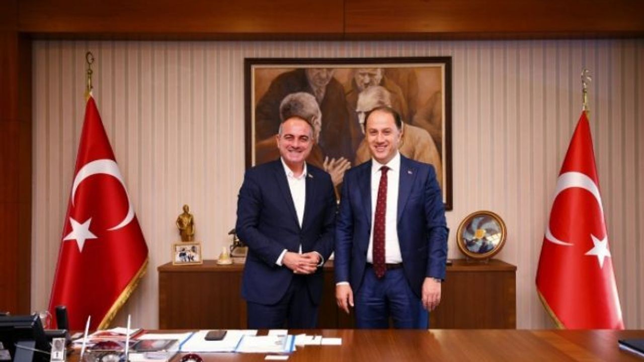 GEMLİK BELEDİYE BAŞKANI MEHMET UĞUR SERTASLAN VE BERABERİNDEKİ HEYET, BEYLİKDÜZÜ BELEDİYESİ’Nİ ZİYARET EDEREK GÖRÜŞ ALIŞVERİŞİNDE BULUNDU.