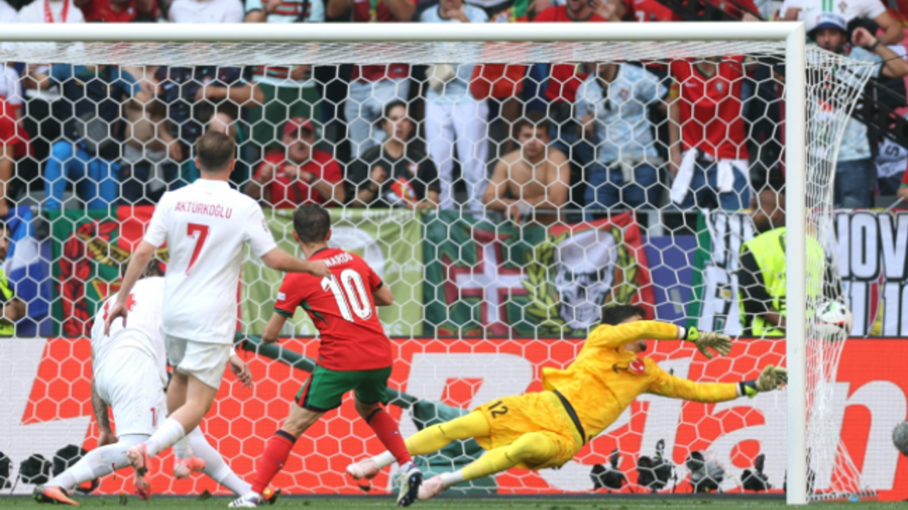 A Milli Takım Portekiz'e 3-0 yenildi ve ümitler son maça kaldı!