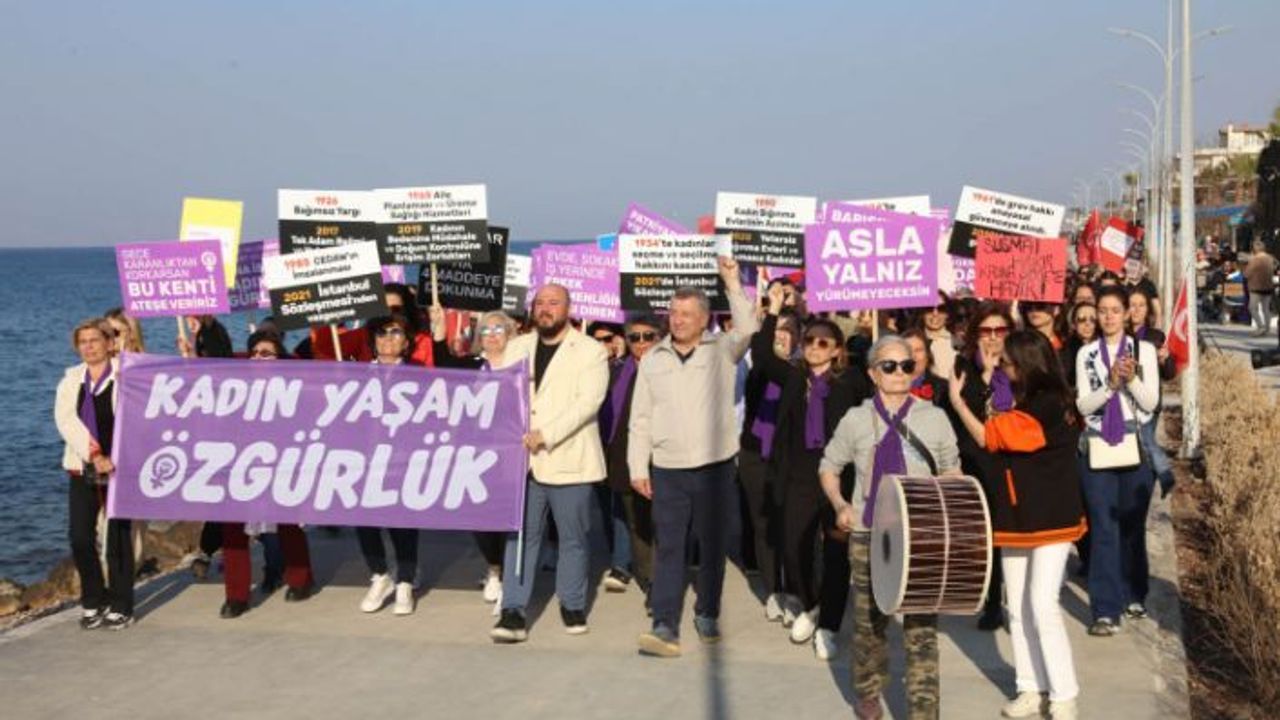Türkiye'de ilk oldu... Güzelbahçe'de 'tersine yürüyüş' yapıldı
