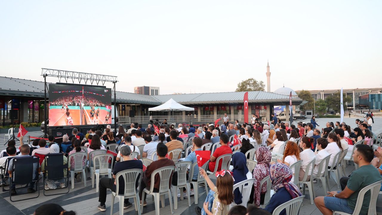 Osmangazi Meydanı’nda Filenin Sultanları Coşkusu