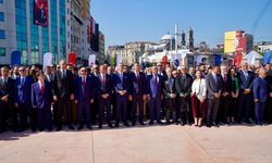 İBB BAŞKANVEKİLİ NURİ ASLAN, 19 MAYIS’TA TAKSİM CUMHURİYET ANITI’NA ÇELENK BIRAKTI