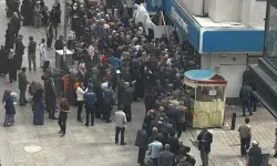 Ağrı'da sosyal yardım kuyruğu! Halkbank’a acil önlem çağrısı
