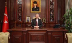 VALİ EROL AYYILDIZ'DAN 15 TEMMUZ MESAJI: "MİLLİ İRADE ASLA ESİR ALINAMAZ"