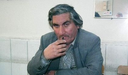 Bir oturuşta 4 bardak çay içiyor