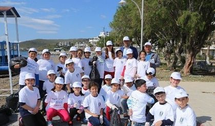 Bodrumlu Minik Eller Ortakent Sahilini Temizledi