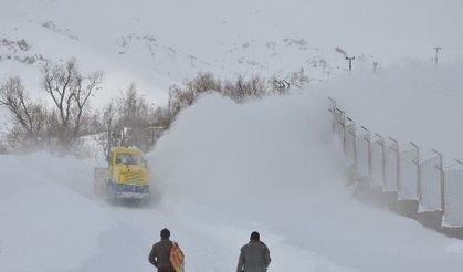 Hakkari’de 8 Köy Ve 18 Mezra Yolu Kapalı