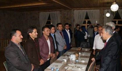 Hakkari’de Şehit Ve Gazi Ailelerine İftar Yemeği