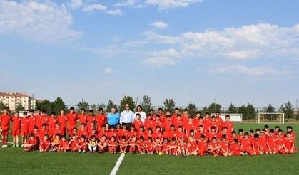 Hayrabolu Belediye Başkanı Altayoğlu’dan yaz spor okuluna ziyaret