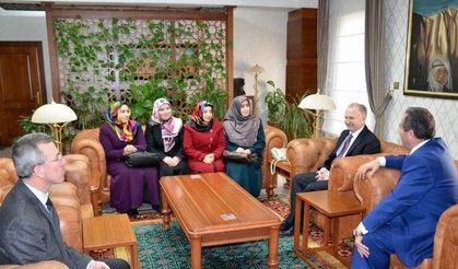 Nevşehir Valisi Ceylan, Kadın Kur’an Kursu Öğreticilerini Kabul Etti