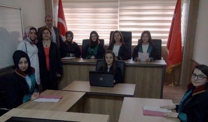 Yozgat’ta Öğrenciler Mahkeme Salonunu Sınıfa Taşıdı