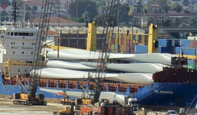 İZMİR’İN RÜZGÂR ENERJİSİ KÜMELENMESİ TEHLİKEDE!