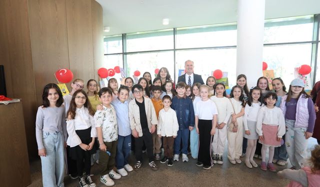 İNEGÖL’ÜN KÜÇÜK SANATÇILARININ ESERLERİ 23 NİSAN ÖZEL SERGİSİNDE GÖRÜCÜYE ÇIKTI