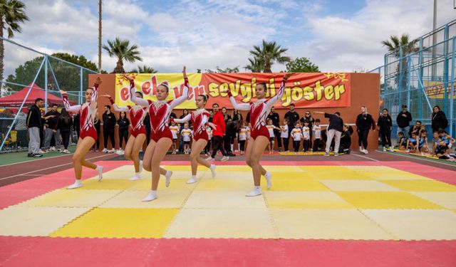İzmir'de Başkan Tugay, sporcu çocuklarla buluştu