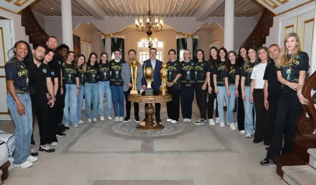 Bursa'da şampiyon hentbolculardan Başkan Vekili Biba’ya ziyaret