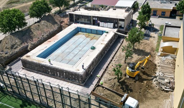 Yıldırım'da 4 mevsim havuz keyfi