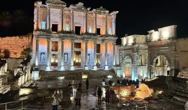 Efes’te gece müzeciliği gençlerle buluşuyor