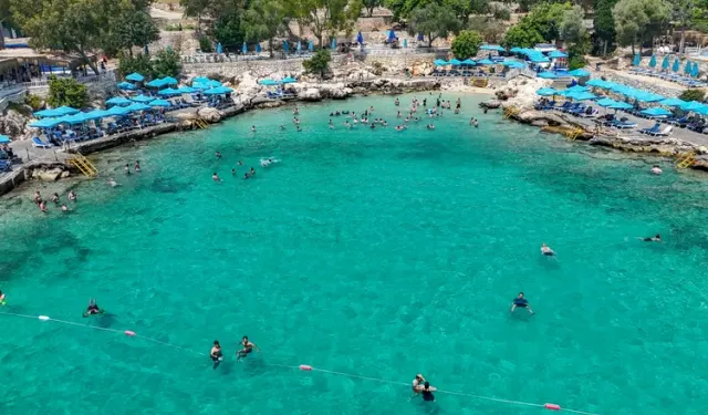 Mersin plajları tatilcilerin gözdesi oldu