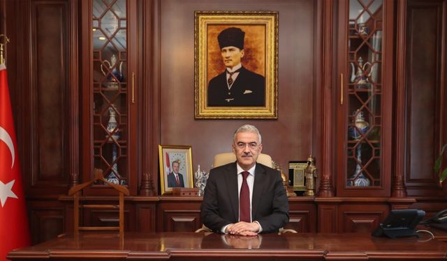 VALİ EROL AYYILDIZ'DAN BASIN CAMİASINA ANLAMLI MESAJ