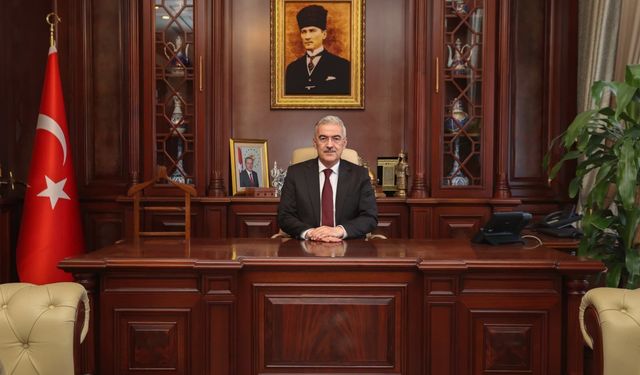 VALİ EROL AYYILDIZ'DAN 15 TEMMUZ MESAJI: "MİLLİ İRADE ASLA ESİR ALINAMAZ"