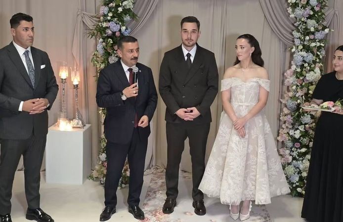 EYYÜP CEYLAN VE SELÇUK TÜRKOĞLU, GENÇ ÇİFTİN MUTLULUĞUNA ORTAK OLDU!