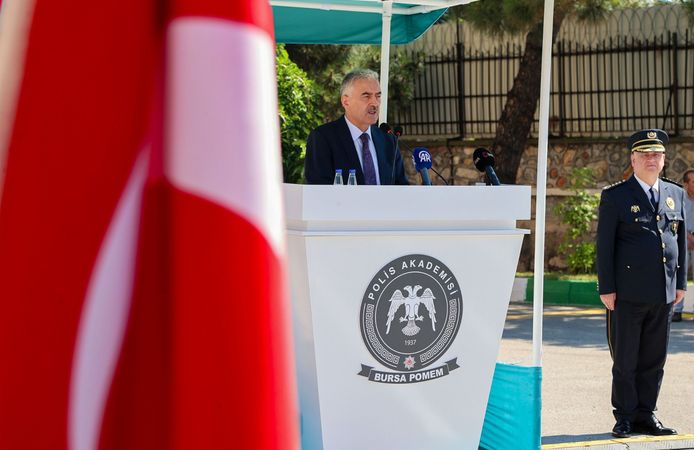 BURSA VALİSİ EROL AYYILDIZ, POMEM'DE 475 YENİ POLİSİ GÖREVE UĞURLADI!
