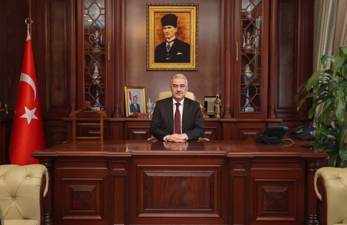 VALİ EROL AYYILDIZ'DAN 15 TEMMUZ MESAJI: "MİLLİ İRADE ASLA ESİR ALINAMAZ"
