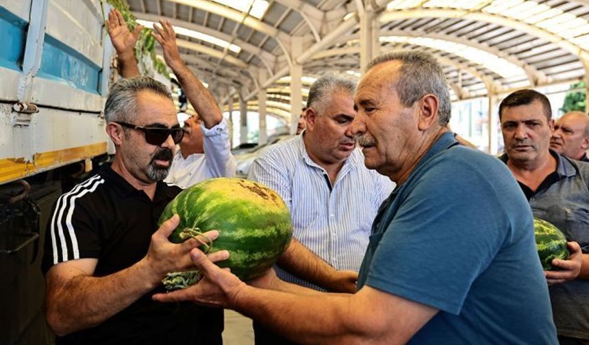 Bedava karpuza hücum ettiler