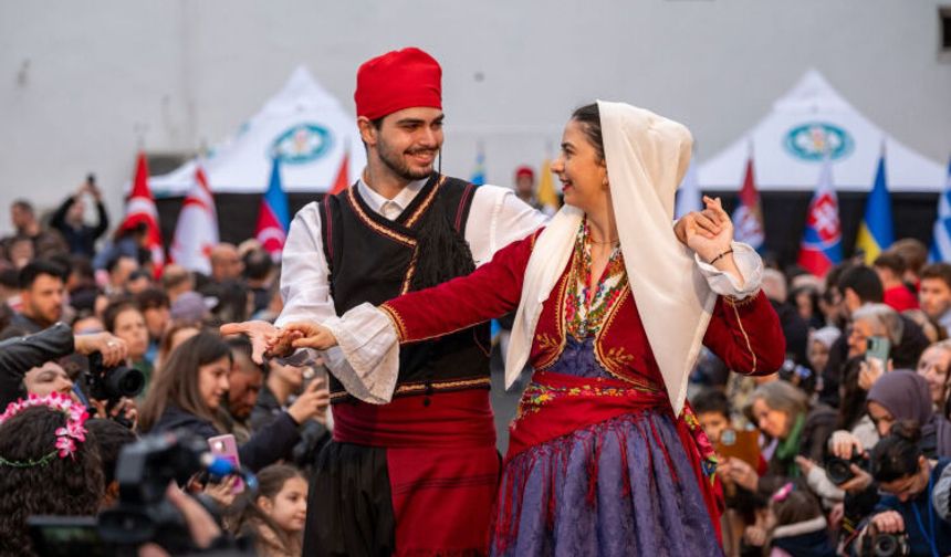 Manisa Mesir Festivali'nde kültür defilesi büyüledi