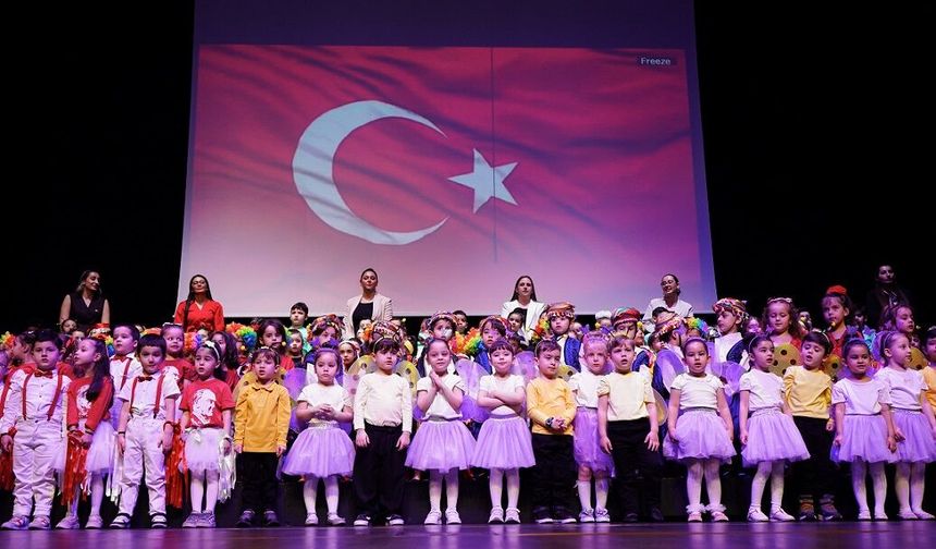 BEYLİKDÜZÜ’NDE 23 NİSAN COŞKUSU MİNİKLERİN GÖSTERİLERİYLE BAŞLADI