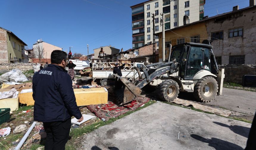 Sivas'ta izinsiz atık alanlarına müdahale