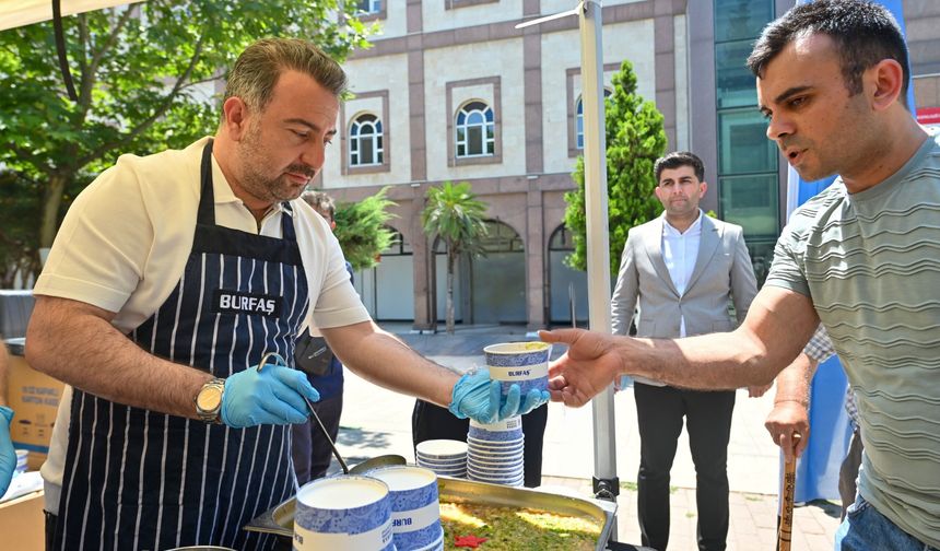 Büyükşehir, Muharrem ayının bereketini vatandaşlarla paylaşıyor