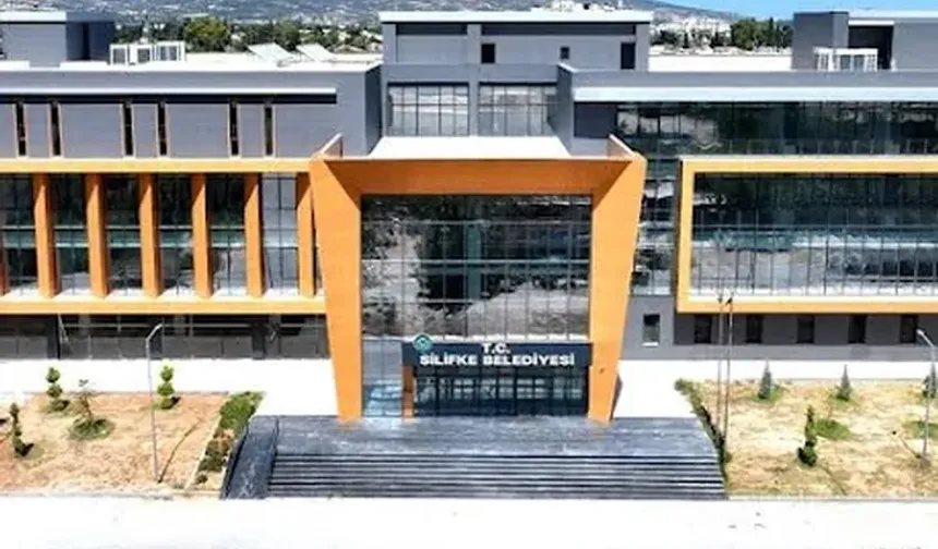 Bir operasyon da Silifke Belediyesi’ne! Başkan Turgut dahil 18 gözaltı