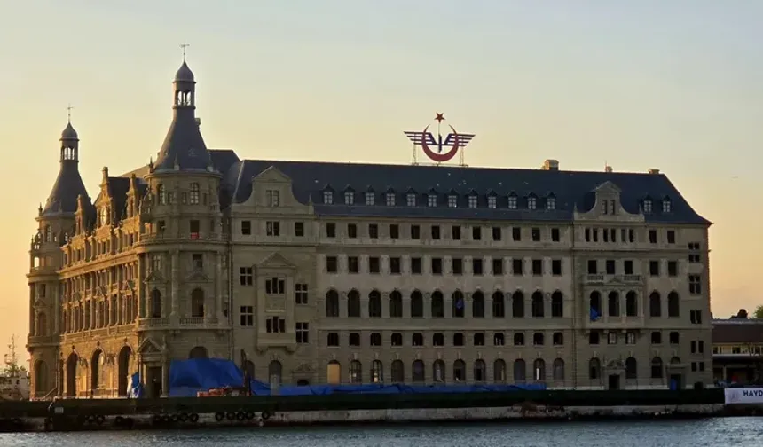 Haydarpaşa Garı'nda restorasyonda iskeleler kaldırıldı