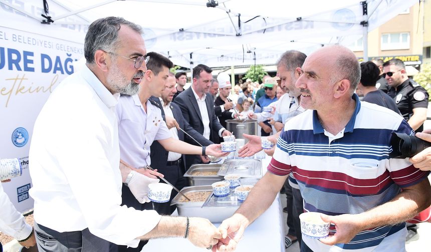 Kestel Belediyesi'nin Geleneksel Aşure Dağıtımına Yoğun İlgi