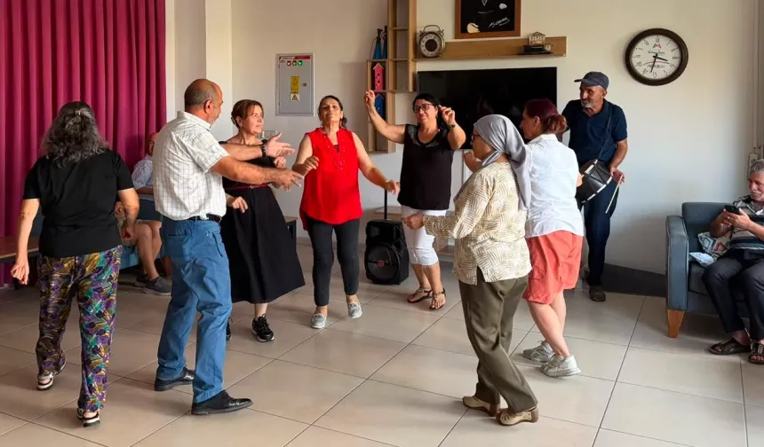 Mersin'de Dünya Emekliler Günü coşkusu