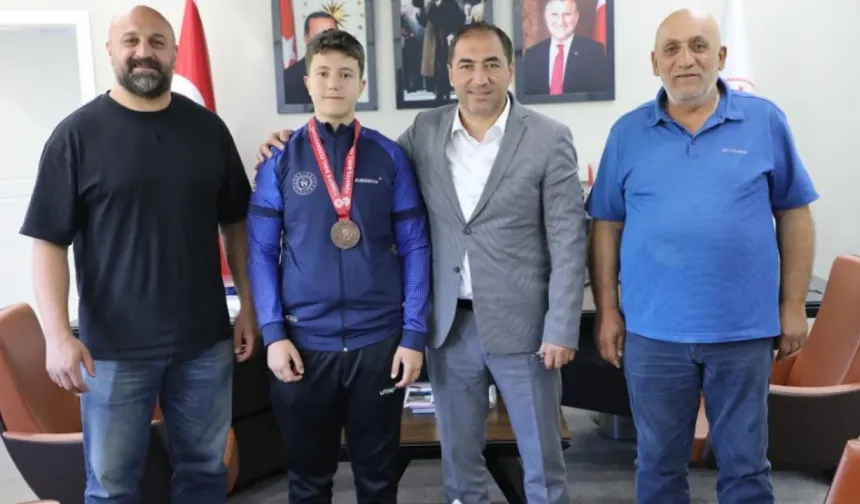 Ağrı Gençlik Spor'dan Baver Yiğit Bayram'a başarı tebriği