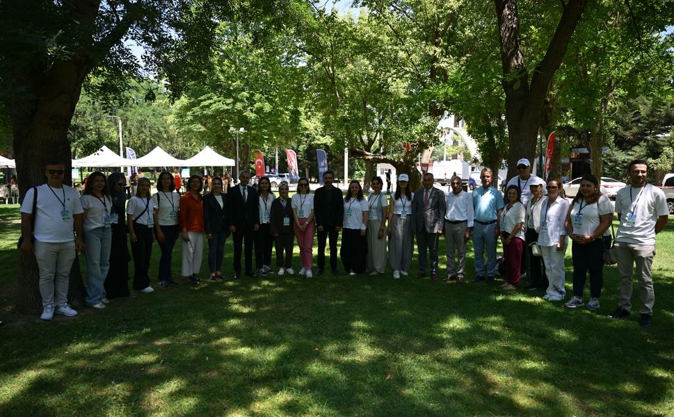 BİR ŞEHİR BİN DERSLİK BURSA ŞENLİĞİ İLE ÖĞRENCİLER BURSA'NIN KÜLTÜREL MİRASINI KEŞFETTİ