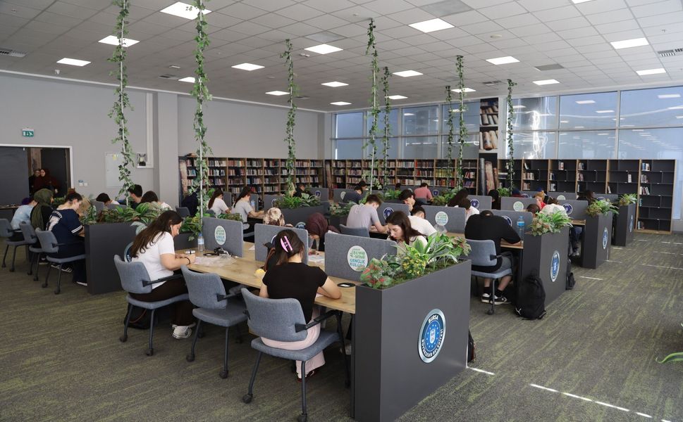 Büyükşehir’den gençlere üniversite yolunda sınav provası