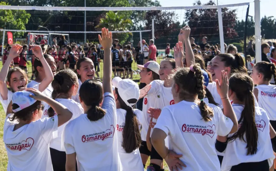 Bursa Osmangazi'de Mini Voleybol Şenliği coşkusu