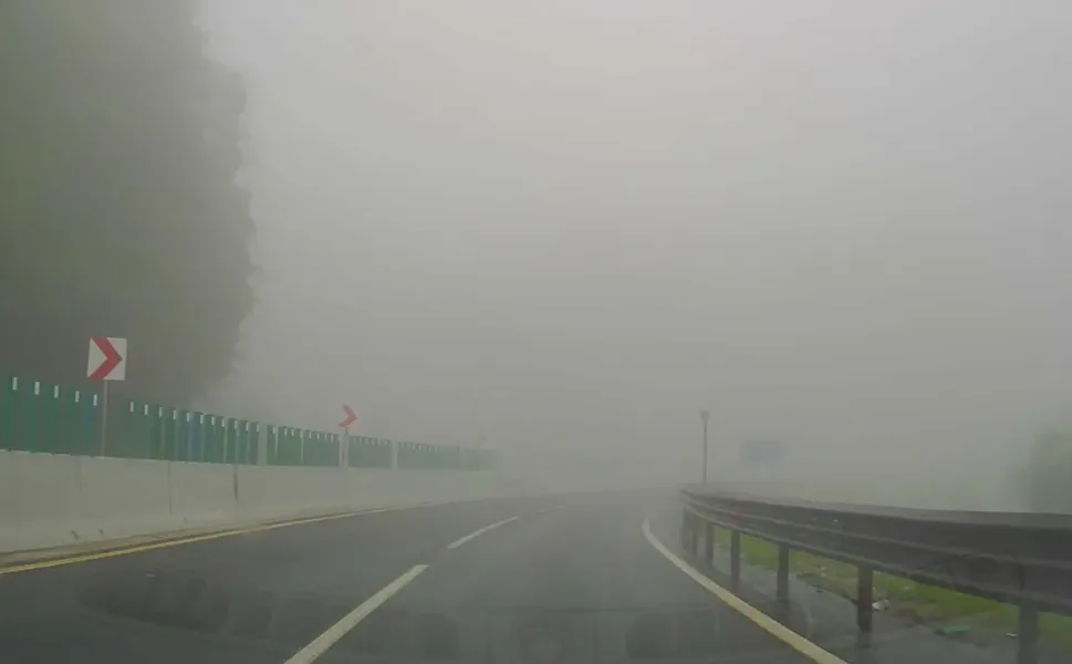 Bolu Dağı'nda sis görüş mesafesini düşürdü