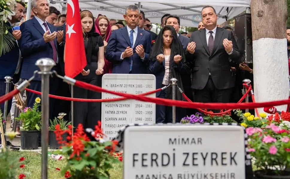 Manisa'da merhum Başkan dualarla anıldı