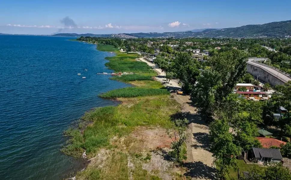 Sapanca Gölü kıyısı şimdi tertemiz... Zehirli sazlıklar gitti!