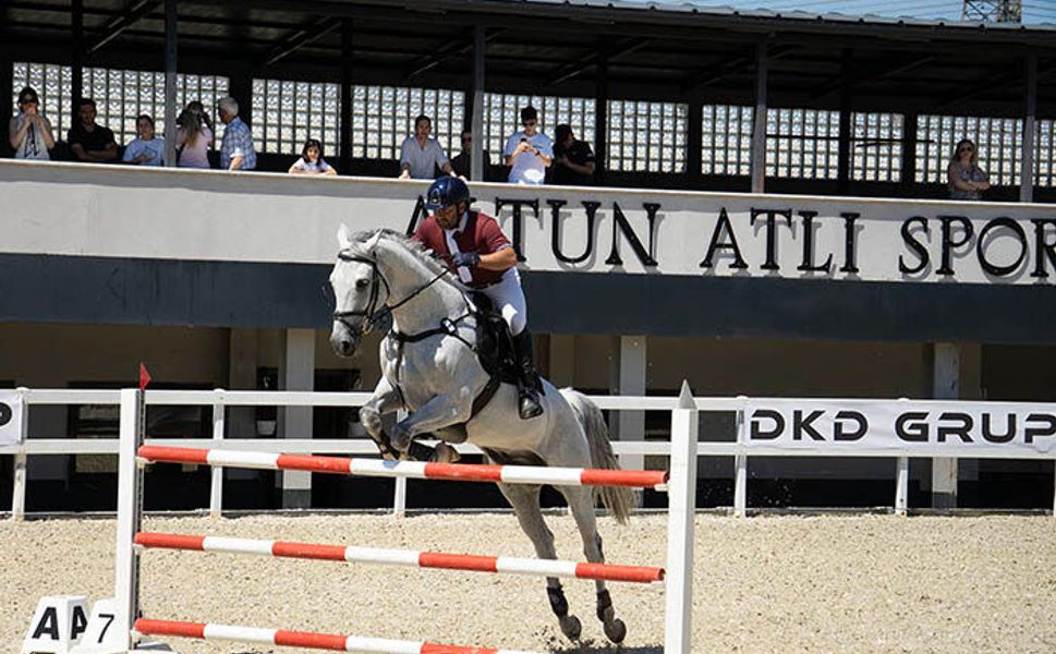 Altun Atlı Spor Kulübü Engel Atlama Yarışmalarında Engeller Aşıldı, Heyecan Zirveye Çıktı