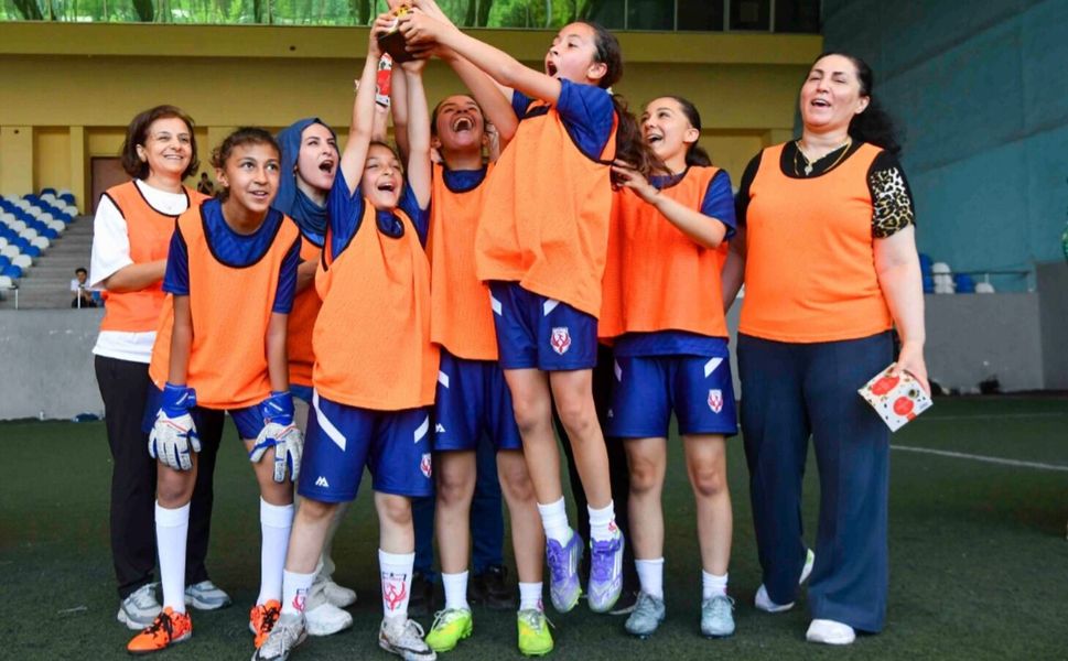FOMGET’TE ANNE-KIZ FUTBOL HEYECANI