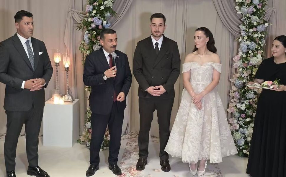 EYYÜP CEYLAN VE SELÇUK TÜRKOĞLU, GENÇ ÇİFTİN MUTLULUĞUNA ORTAK OLDU!
