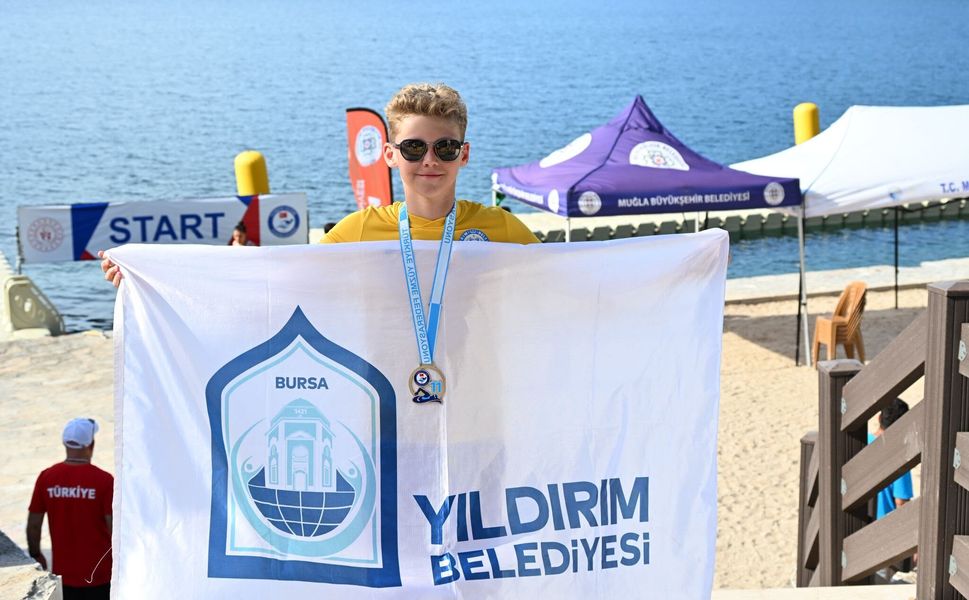 YILDIRIMLI YÜZÜCÜLERE MİLLİ GURUR