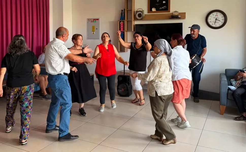Mersin'de Dünya Emekliler Günü coşkusu