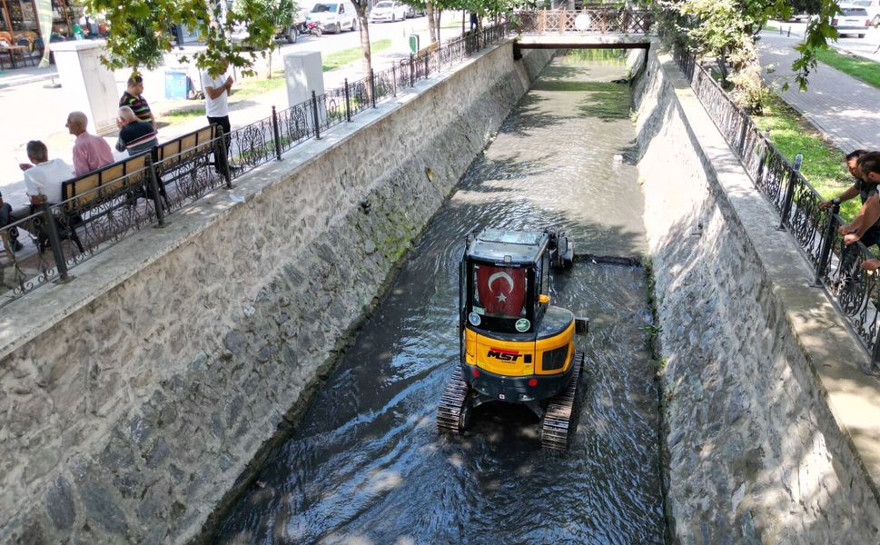 Büyükşehir'den derelerde temizlik seferberliği