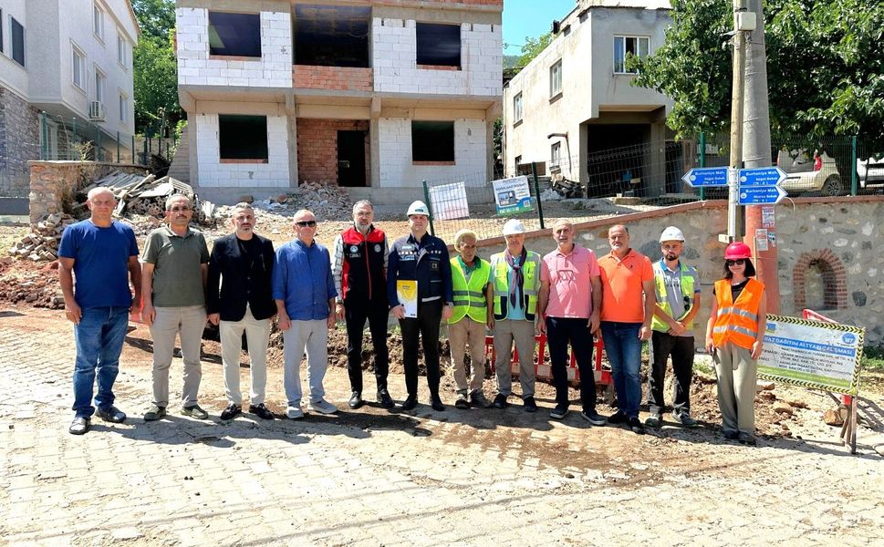 Başkan Erol, Burhaniye Mahallesi'ndeki Doğalgaz Çalışmalarını Yerinde İnceledi
