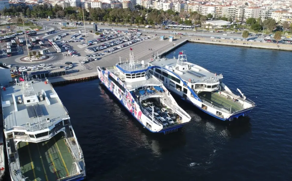 İZDENİZ'in ek seferleriyle 20 bin araç trafiğe çıkmadı